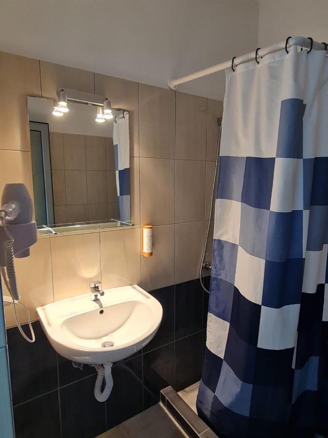 Nefelis Rooms Himarë Habitación foto
