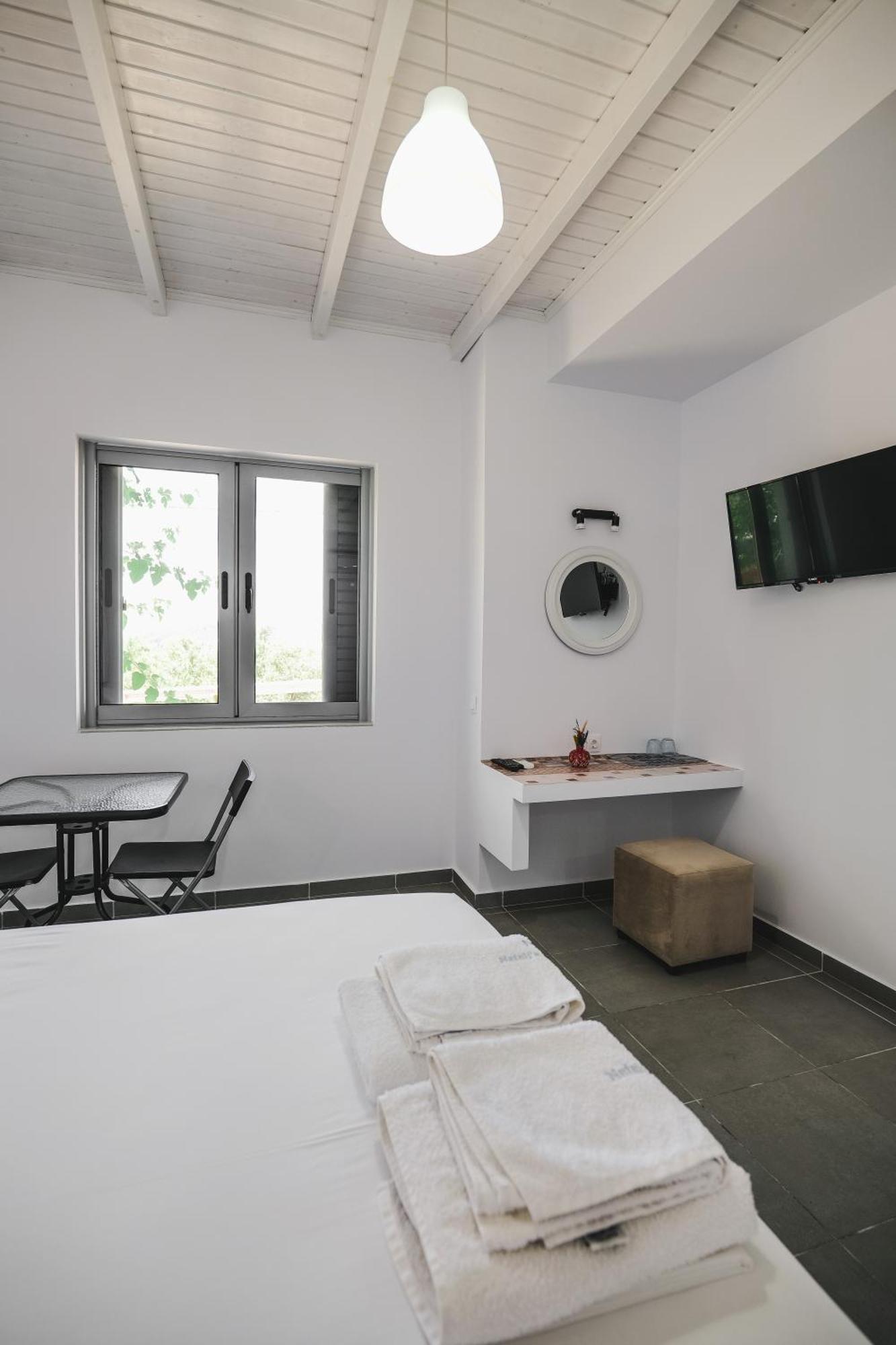 Nefelis Rooms Himarë Habitación foto